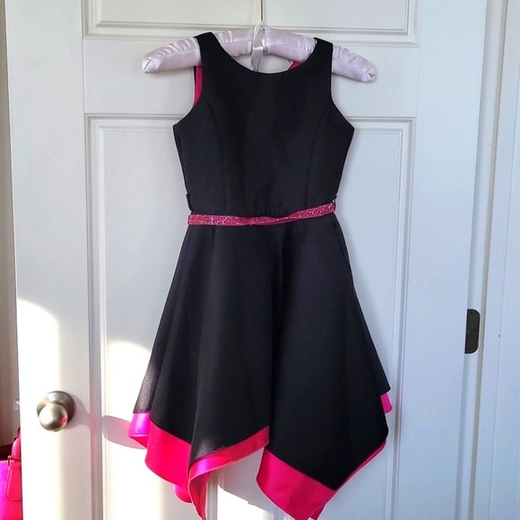 Zoe Ltd Other - Zoe Ltd Handkerchief hem dress